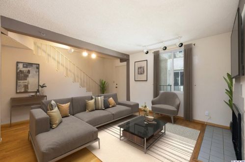 520 Louise St, Glendale, CA 91206-2290