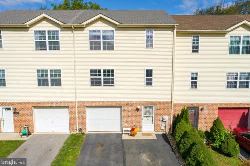 67 2nd St, Alburtis, PA 18011-5001