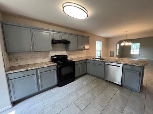 5809 Ora Lee St, Hitchcock, TX 77563-1103