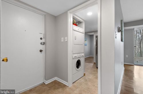 1554 Northgate Sq, Herndon, VA 20190-3780