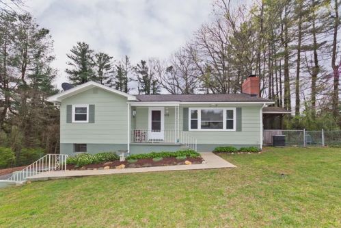 404 Hillcrest Cir, Hendersonville NC  28792-3008 exterior