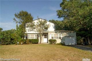 25 Riviera Dr, Selden, NY 11784-1726