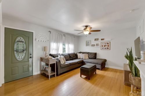 12 Avenue A, Helmetta, NJ 08828-1243