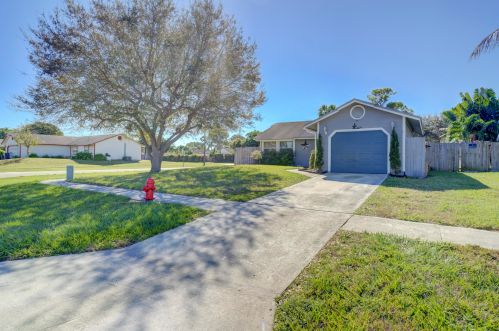 5244 El Claro Cir, West Palm Beach, FL 33415-2773