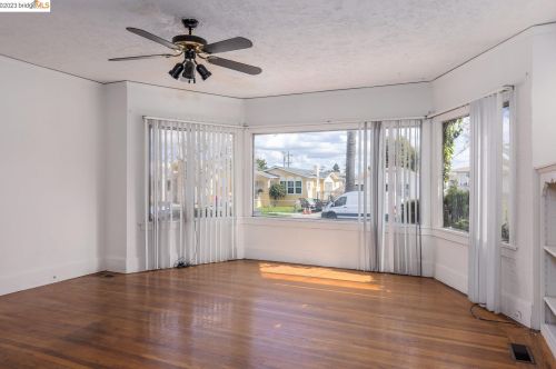 2545 Havenscourt Blvd, Oakland CA  94605-1970 exterior