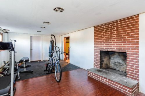 691 Millbrook Rd, Middletown CT  06457-5523 exterior