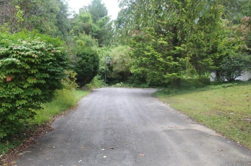 84 Columbine Dr, Bridgeport CT  06611-4601 exterior