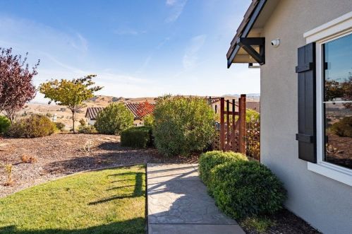 4025 Ashford Cir, Hollister CA  95023-8966 exterior