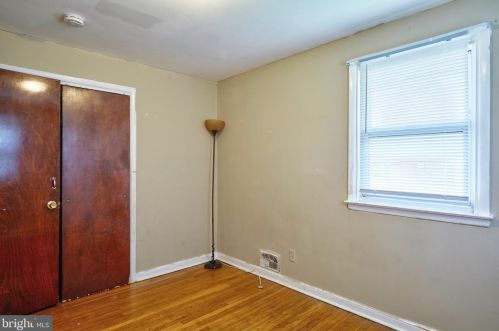 6833 Lee Ave, Camden NJ  08110-6122 exterior