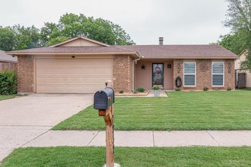 7232 Whitewood Dr, Fort Worth, TX 76137-1741