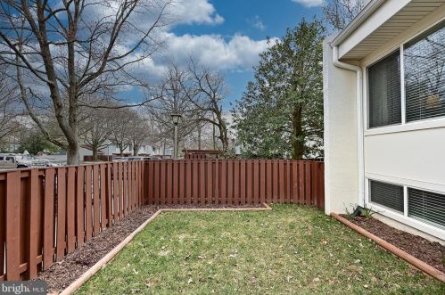 2414 Southgate Sq, Herndon VA  20191-1239 exterior