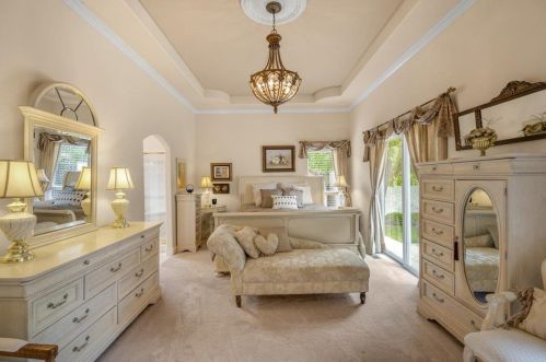 860 Valley Oak Dr, Hollister CA  95023-9155 exterior