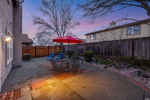 1409 Birdie Dr, Windsor CA  95492-8717 exterior