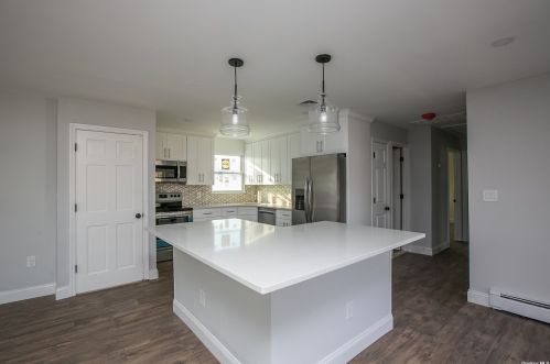 677 Grand Ave, North Lindenhurst, NY 11757-3124