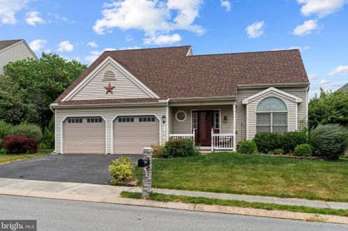 307 Oak Thorne Ln, Lancaster, PA 17602-3474
