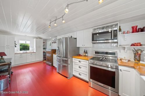 2915 Indian Riv Dr, Cocoa FL 32922-6607 exterior