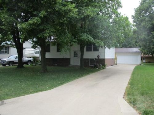 1015 Grand Park Dr, Fairfield, IA 52556-4105