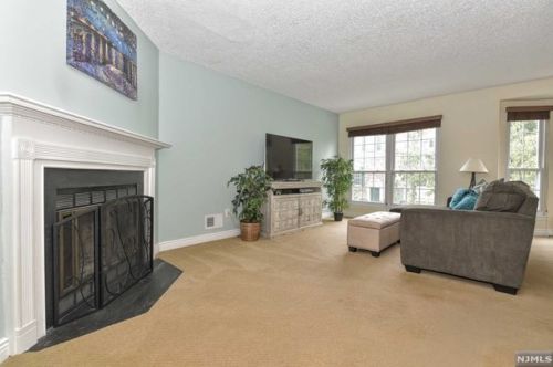 833 Juniper Way, Mahwah NJ  07430-3457 exterior