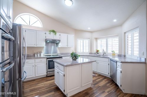 6305 Abraham Ln, Glendale, AZ 85308-6324