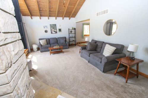 4946 Dean Rd, Milwaukee WI  53223-3124 exterior