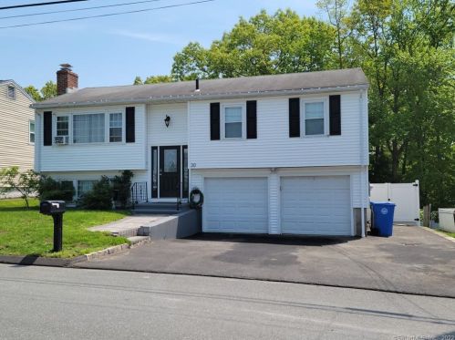 30 Horseshoe Dr, Waterbury, CT 06706-2624
