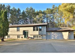 1072 Edgewood Cir, Hudson, WI 54016-7107