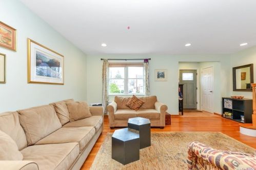 80-21 209th St, Jamaica, NY 11427-1009