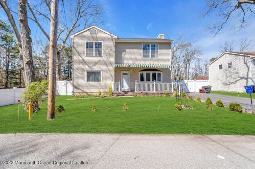 566 Cranmore Dr, Bricktown, NJ 08723-6404