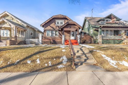 3013 Bartlett Ave, Milwaukee WI 53211-3215 exterior