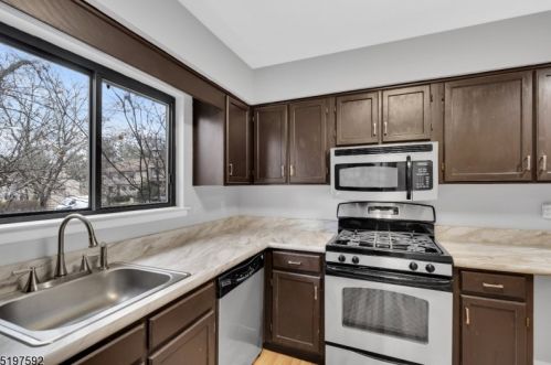 22 Indian Spring Ln, High Bridge, NJ 08829-2419