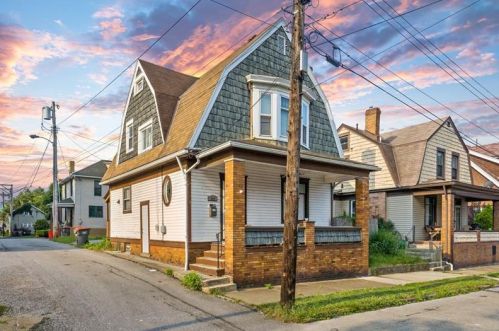 817 12th St, Beaver Falls, PA 15010-4416
