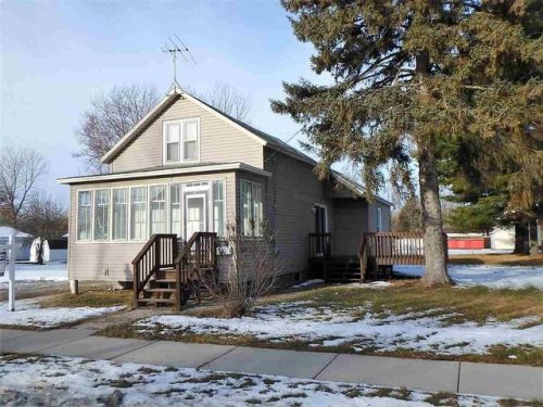 316 Smith Ave, Pensaukee, WI 54153-1063