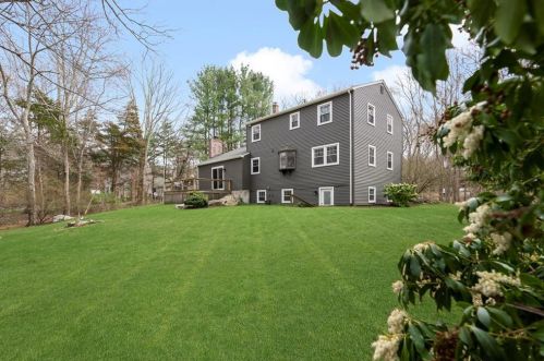 96 Daniel Dr, North Kingstown RI  02852-6702 exterior