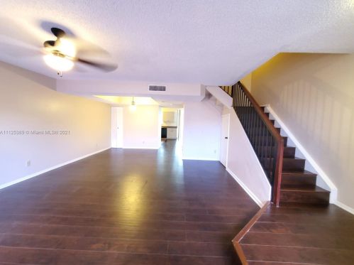 12266 10th St, Hollywood, FL 33026-3810