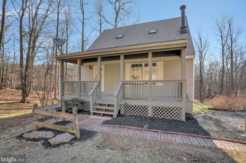 190 Brumbaugh Ln, Hedgesville, WV 25427-3839