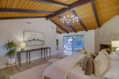 2502 Singing Vista Way, El Cajon CA  92019-2740 exterior