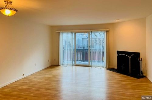 150 Panorama Dr, Edgewater NJ  07020-7241 exterior