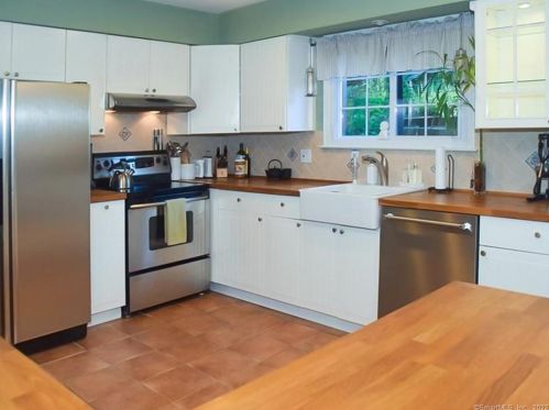 44 Columbus Pl, Stamford, CT 06907-1614
