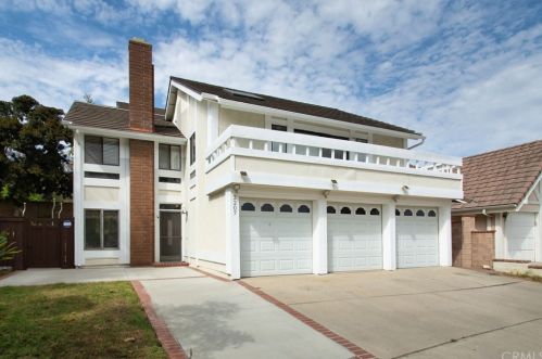 2207 Crestview Cir, Brea, CA 92821-4405