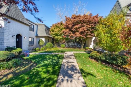 116 Falls Bridge Dr, Paterson, NJ 07512-1723