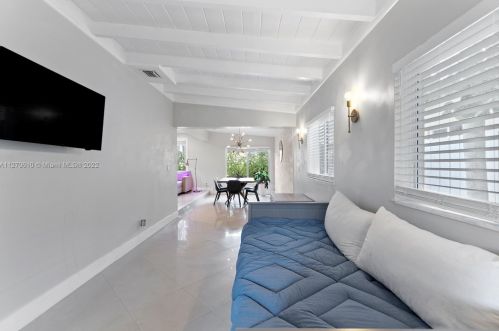 1124 13th Ter, Hollywood, FL 33019-3116