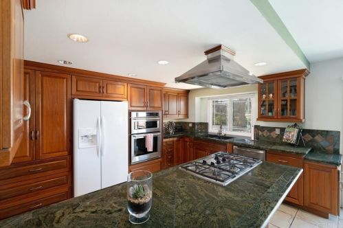 1259 Girard Ct, Vista, CA 92084-5723
