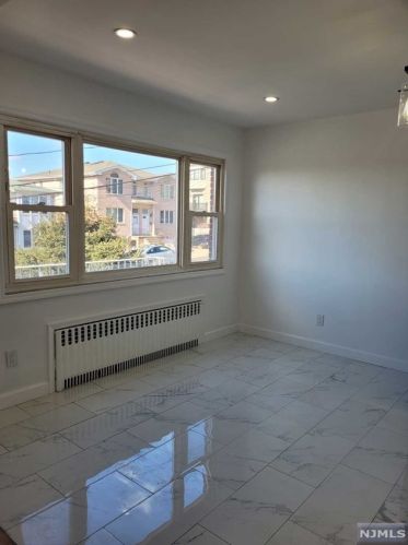 224 11th St, Palisades Park NJ  07650-2003 exterior