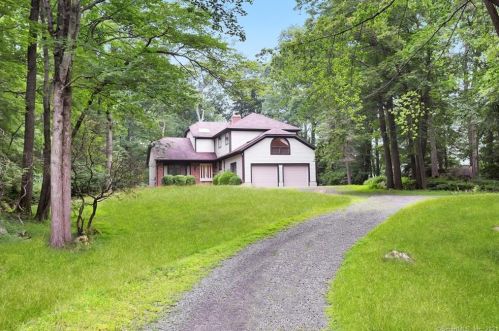 17 Hillcrest Ct, Ridgefield, CT 06877-3019