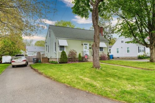 43 Oakwood Rd, Manchester, CT 06042-3207