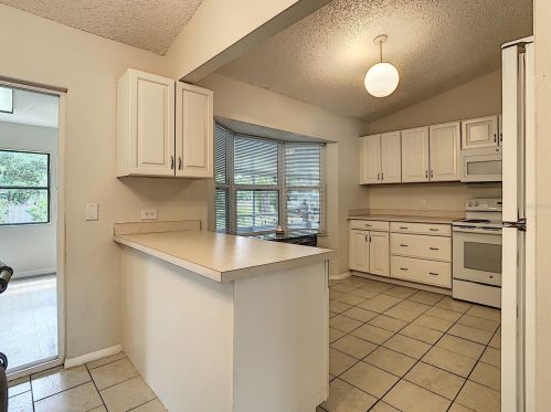 800 Alcan Ave, Deltona, FL 32738-7144