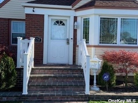 279 King St, Floral Park, NY 11003-4234