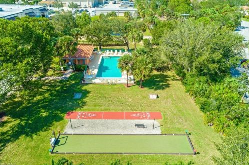6730 Beach Resort Dr, Naples FL  34114-7572 exterior
