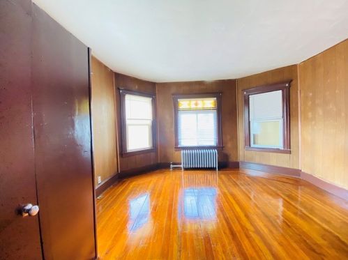 117 Dawes St, Springfield MA 01109-3042 exterior