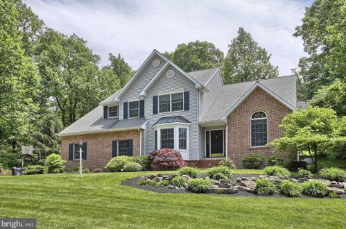 1680 Sherwood Dr, Hummelstown, PA 17036-8700